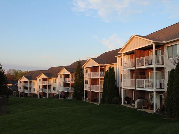 8 Carriage House Dr #8