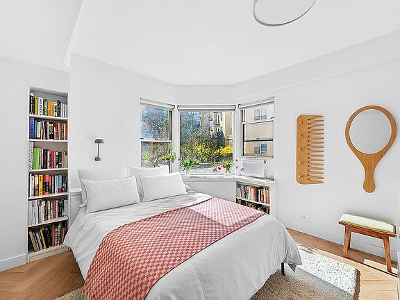 5th image of 34 Plaza St E APT 110