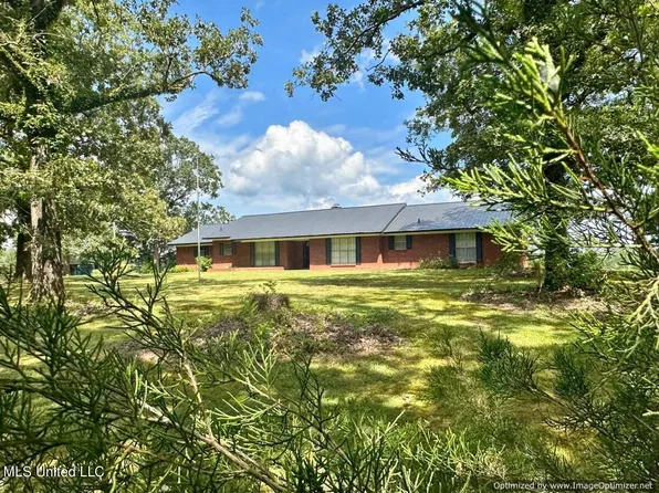 5020 Highpoint Weir Rd, Louisville, MS 39339