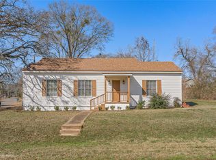 101 N Walnut St, Vivian, LA 71082