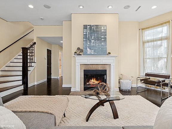 5th image of 1546 N Hudson Ave APT 3
