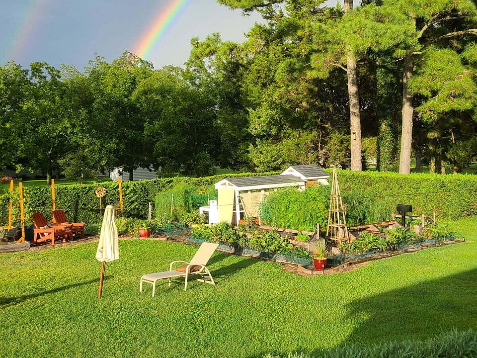 2nd image of 104 Acorn Lane