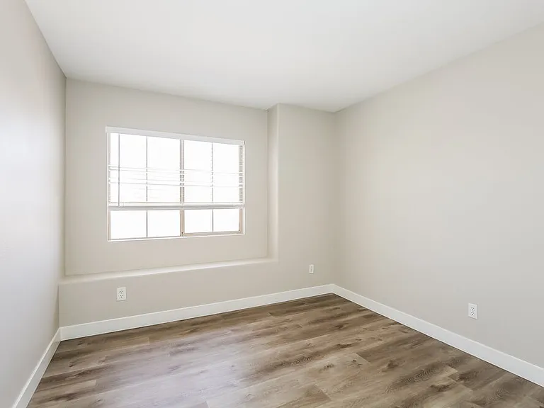1218 Cobble Lake Ave — Photo 13