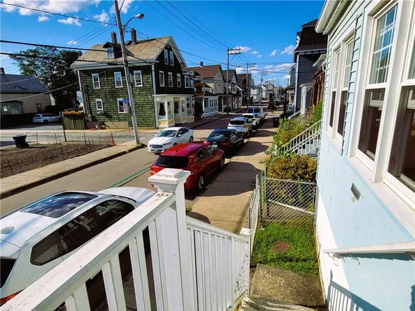 676 Thames St, Newport, RI 02840