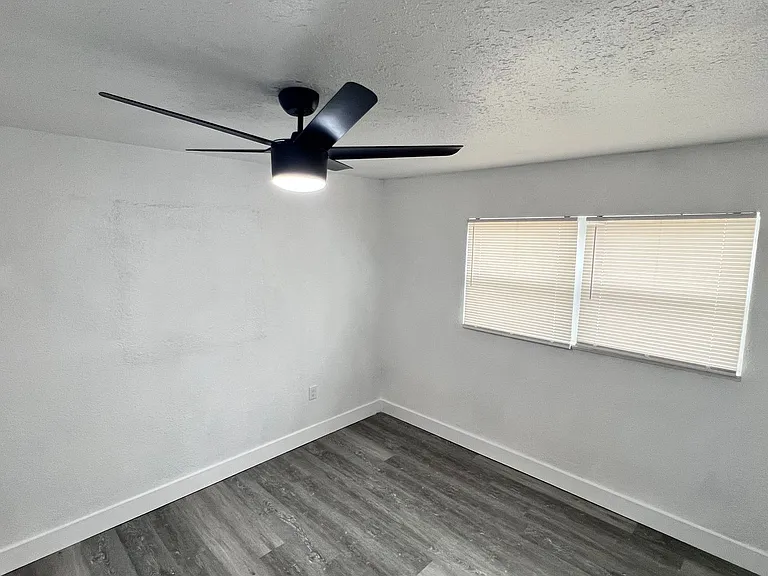 1085 Cleveland St — Photo 20