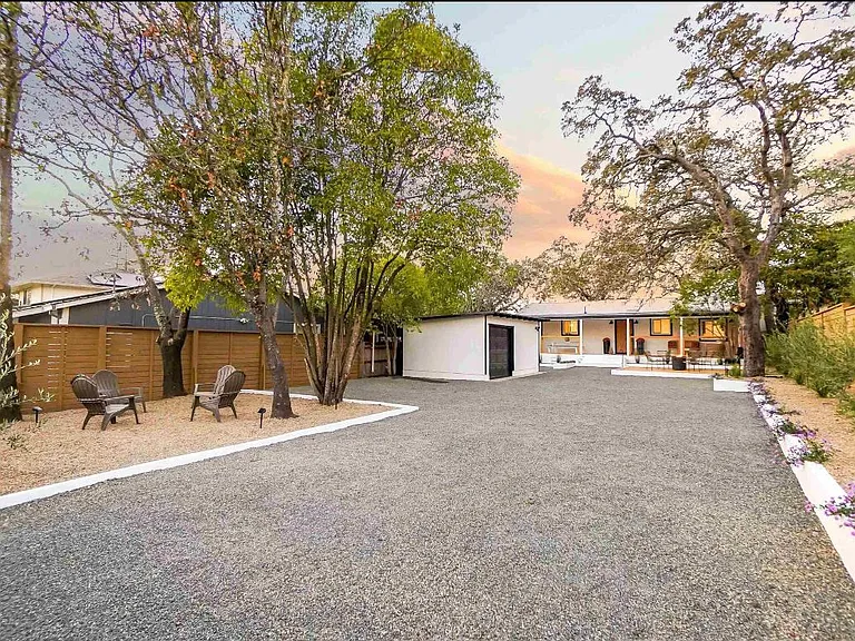 608 Baines Ave — Photo 10