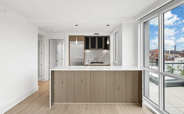 Rented by Manhattan Realty Group | media 31