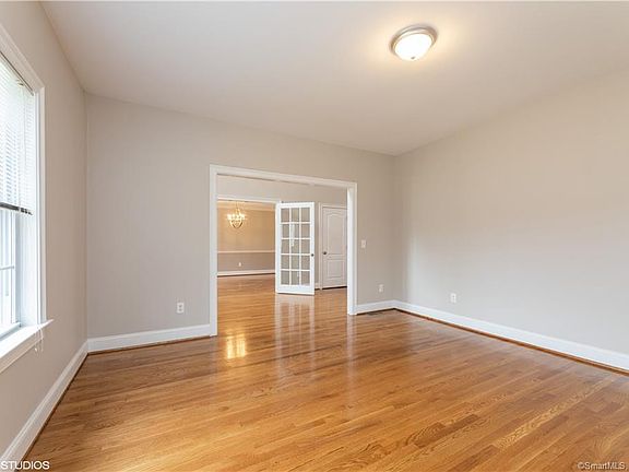 4th image of 15 Trevor Ln