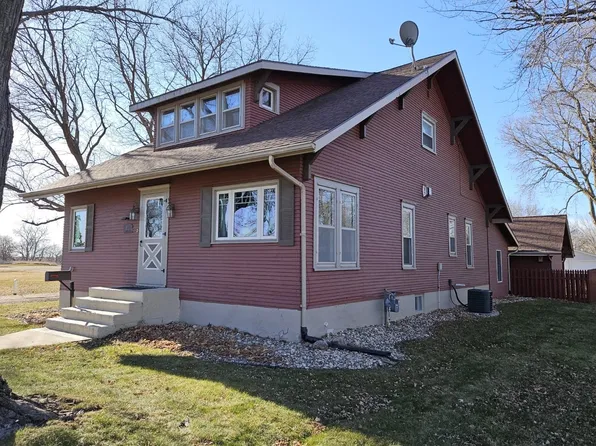 411 Okoboji Ave, Milford, IA 51351