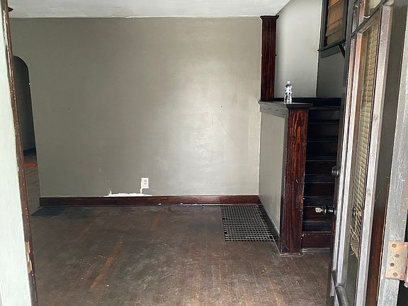 3rd image of 32 Western Ave
