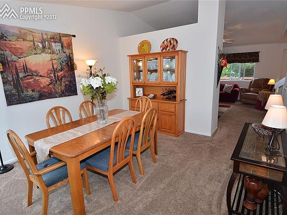 FORMAL DINING OR LIVING ROOM