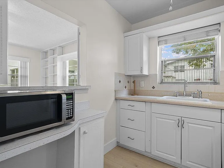 142 Kent St #I — Photo 3