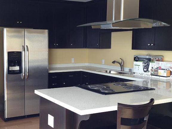 3rd image of 1553 Laurel St Suite 2
