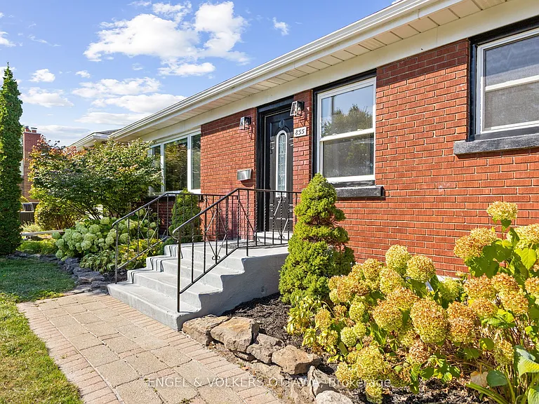 855 Weston Dr — Photo 2