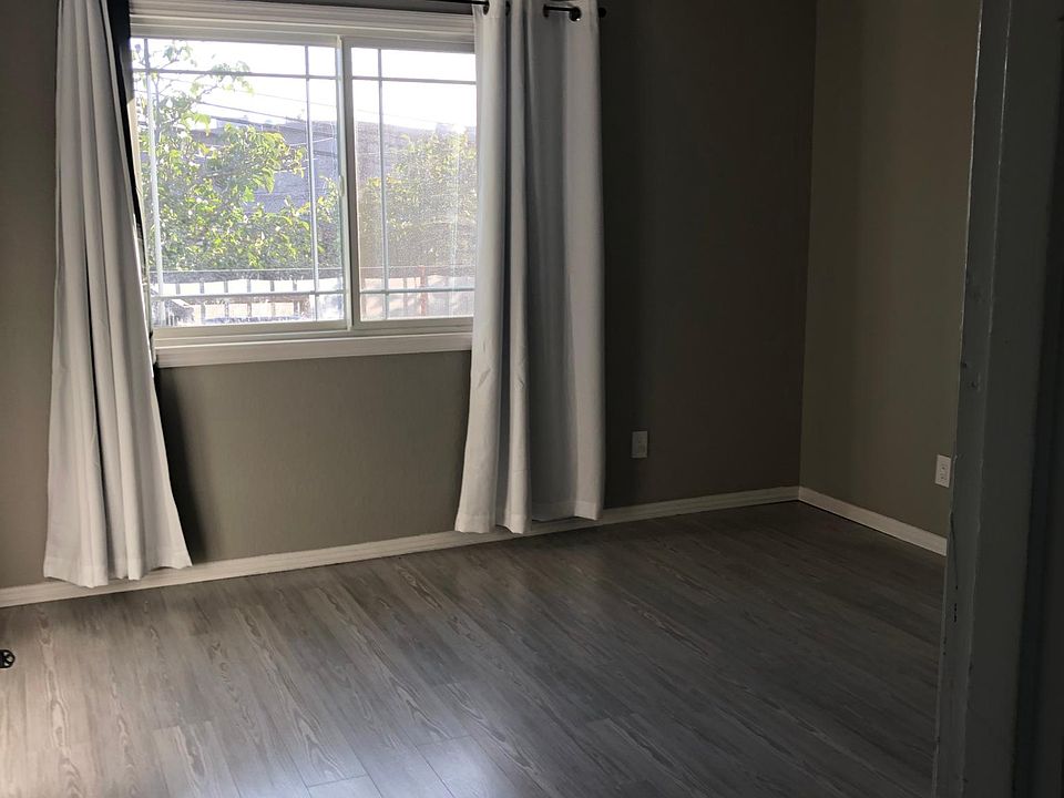 2nd before I_m with ceiling fan and closet8!,@7:3/ smallqN