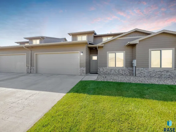 2703 E Meadowside Pl, Sioux Falls, SD 57108