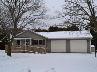 901 Maple St, Cleveland, WI 53015