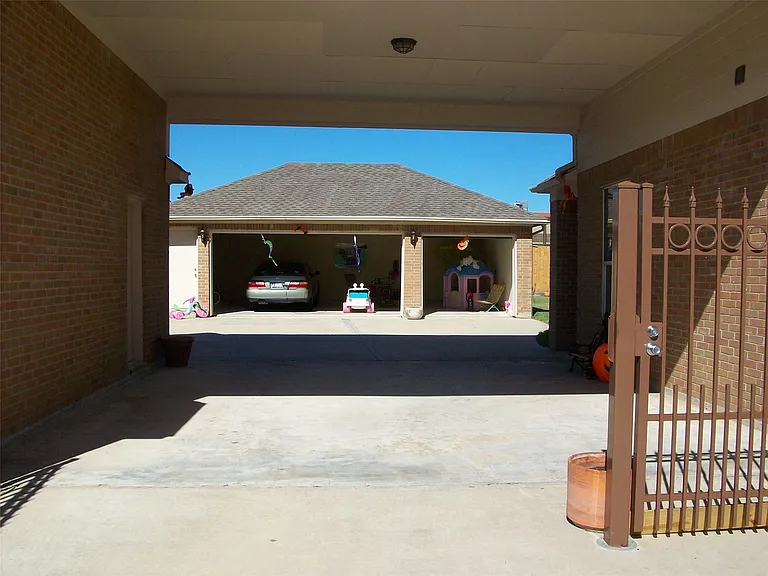 1722 Parklake Vlg — Photo 5