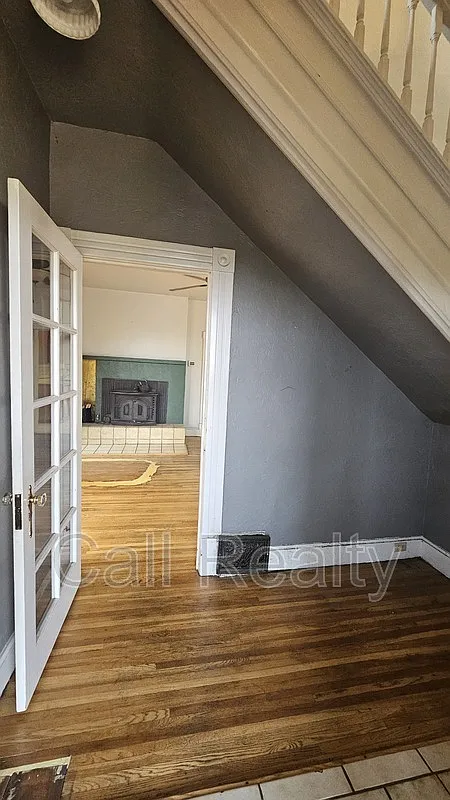 3 bed, 2.0 bath, 1056 sqft, $2,400 — Photo 3