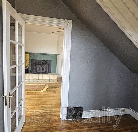 3rd image of 350 E 10th Ave