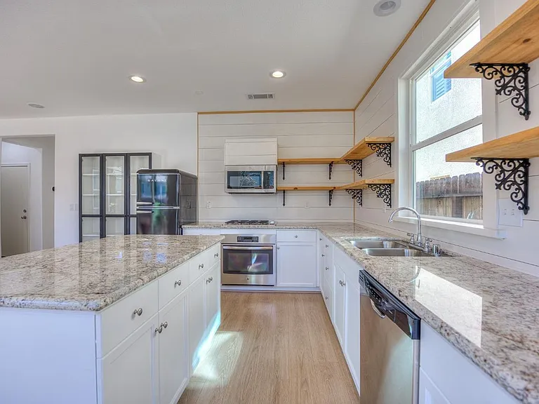 1511 N Encoure Way — Photo 4