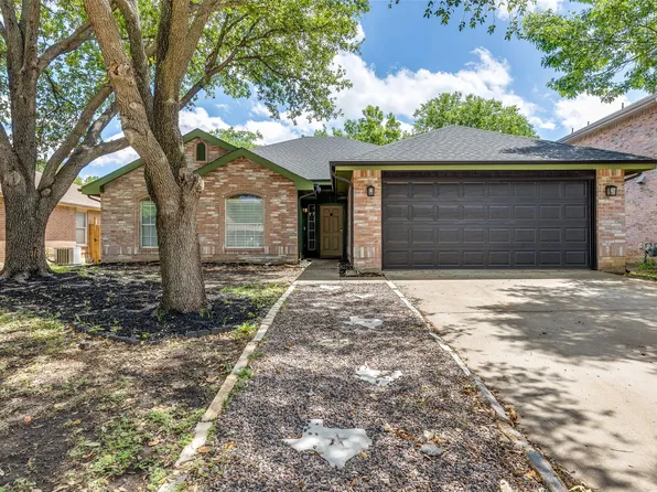 943 Santa Fe Dr, Saginaw, TX 76131