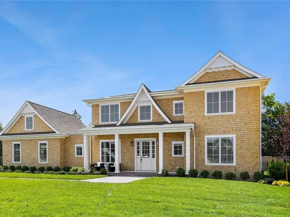 9 Happy Lane, Westhampton Beach, NY 11978