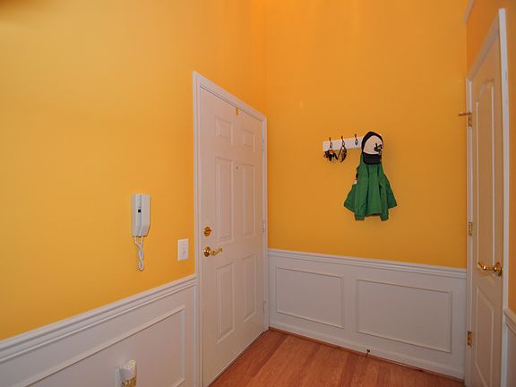 2nd image of 506 Lloyd Pl Unit 12