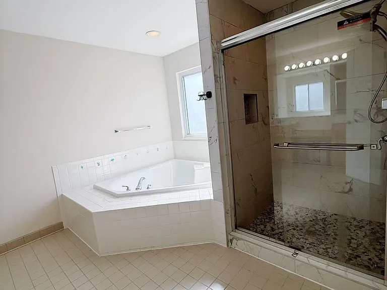 4907 Forest Ridge Dr — Photo 15
