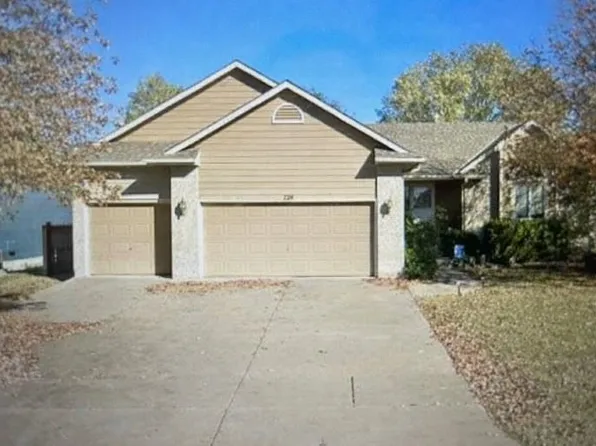 724 W Jamestown St, Andover, KS 67002
