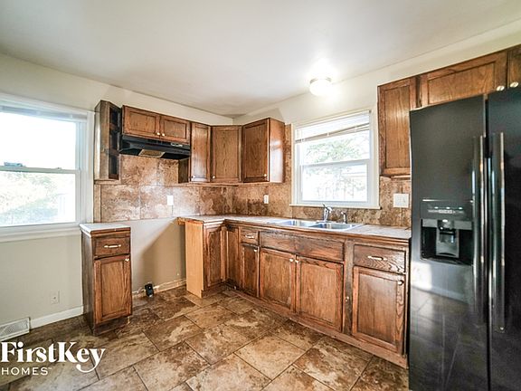 5th image of 4709 Sycamore Ave