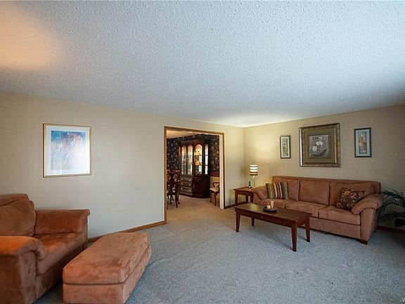 4th image of 50 Fairglen Dr