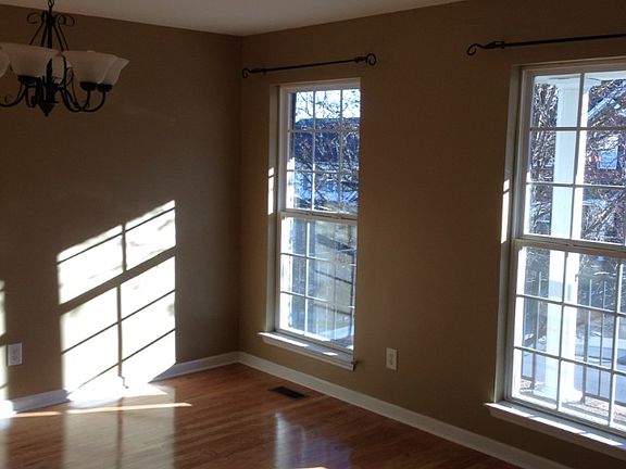 Used as office or dinning rm