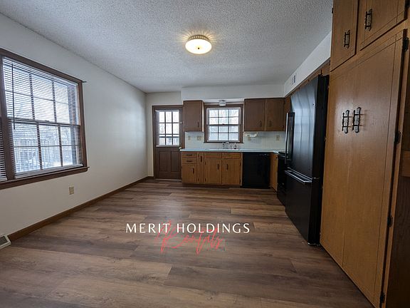 Kitchen with plenty of storage
