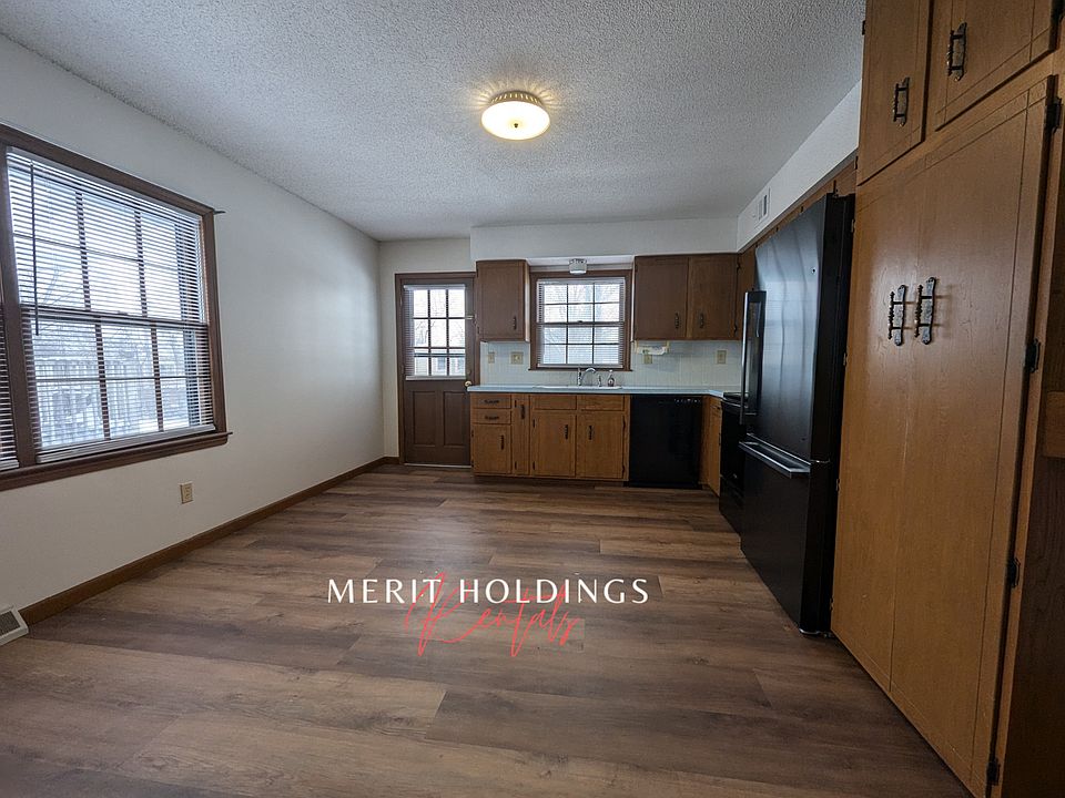 Kitchen with plenty of storage