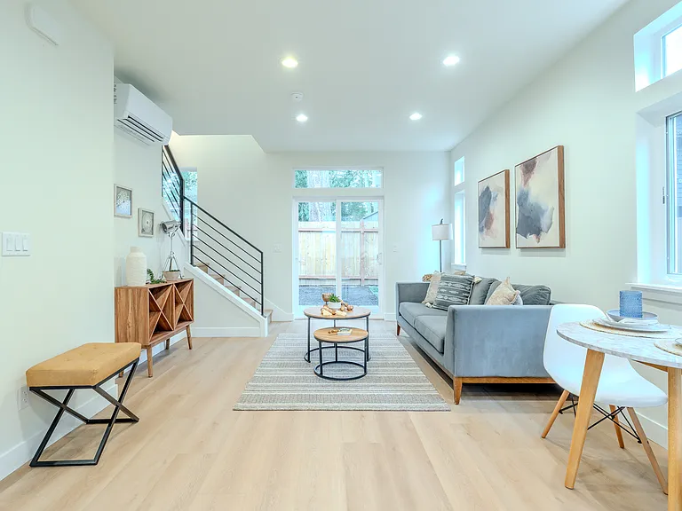 515 NE 123rd St — Photo 16