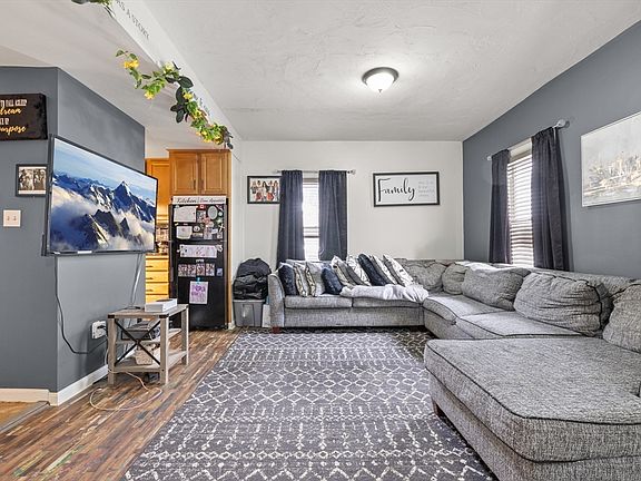 3rd image of 928 Middle St