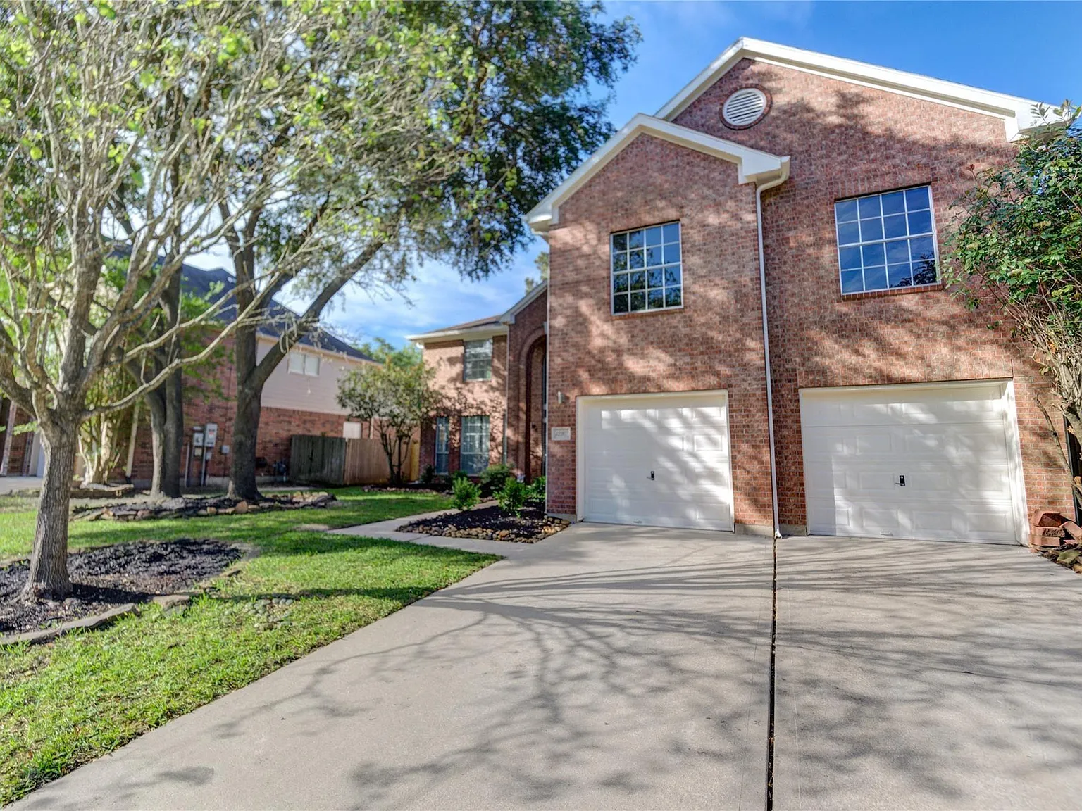 4 bed, 3.5 bath, 3685 sqft, $3,000 — Photo 2