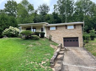 1233 Robin Dr, New Martinsville, WV