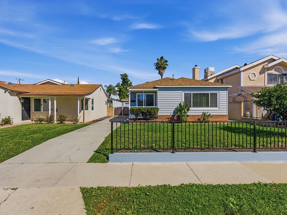 1st image of 3853 W 118th St