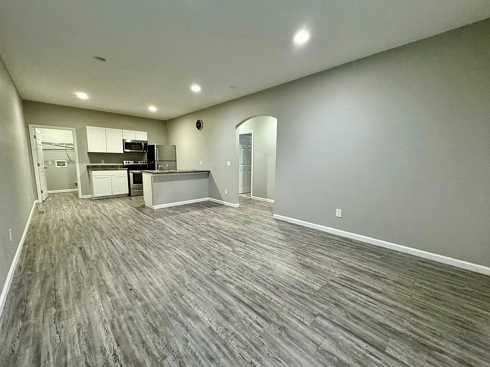 1st image of 65 Lincoln Ave #2