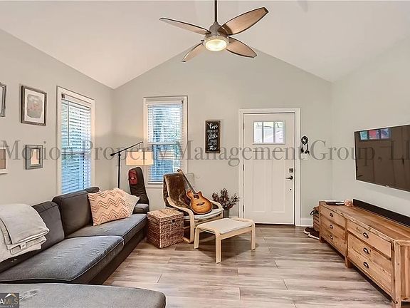 3rd image of 784 Hillmont Ave