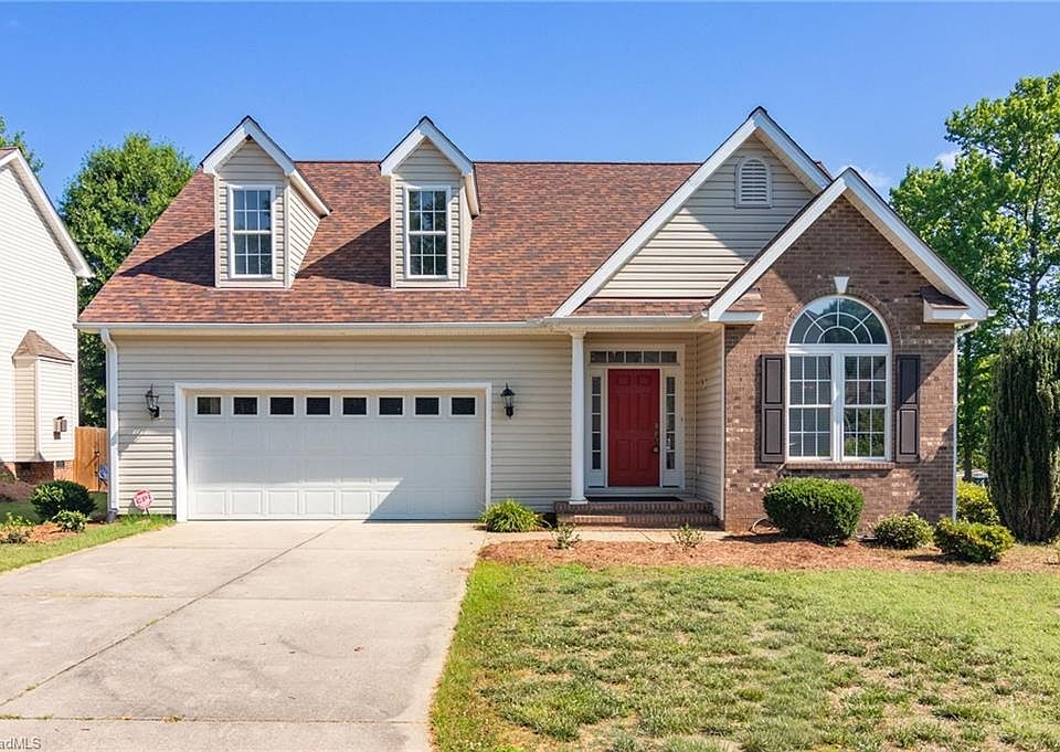 1st image of 403 Clover Ct