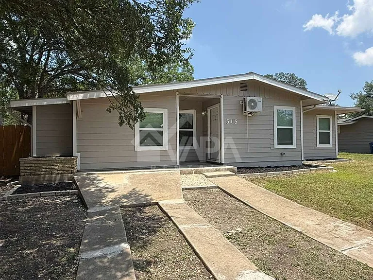 515 Blakeley Dr — Photo 2