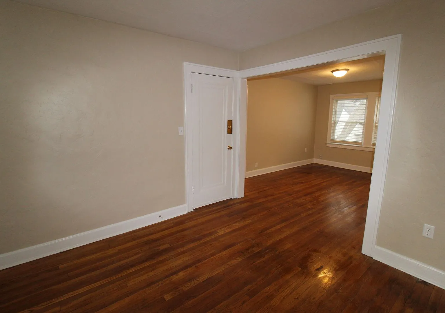 Remodeled 2 Bedroom 1 Bath Duplex Within Walking Distance to KU Med & The 39th Street Shops & Res... — Photo 3