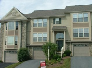 705 Royal View Dr, Lancaster, PA 17601
