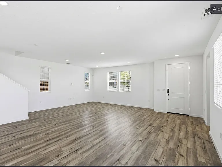 604 E Salamanca Ln — Photo 11