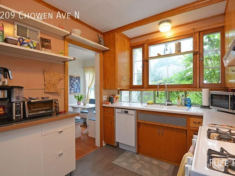 3209 Chowen Ave N — Photo 7