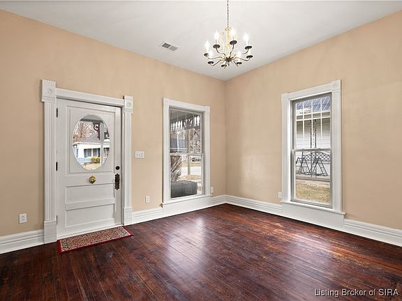 3rd image of 427 E Chestnut Street