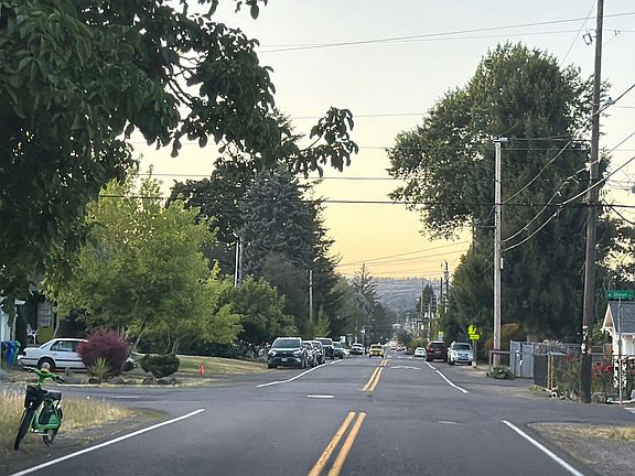 4th image of 3925 NE 105th Ave